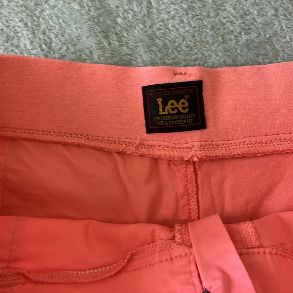 Women's LEE BRAND Coral Cargo Shorts - Picture 3 of 8